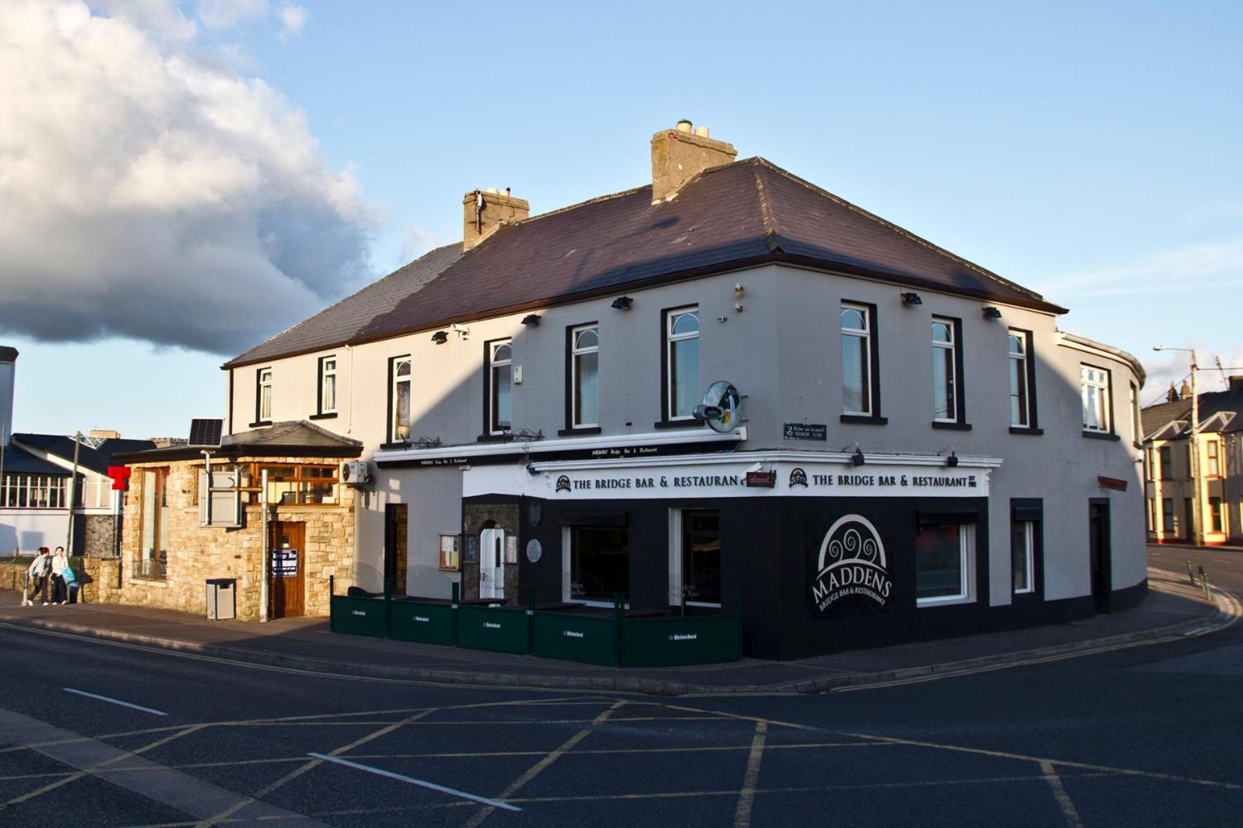 Maddens Bridge Bar & Guesthouse Bundoran Exterior foto